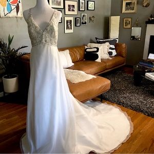 Size 8 / White / Wedding dress